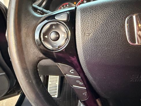 Used 2017 Honda Accord Sport image 16