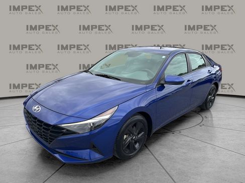 Used 2023 Hyundai Elantra SEL image 1