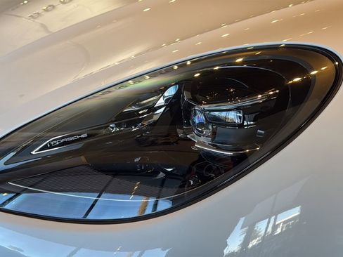 Certified 2025 Porsche Macan image 25