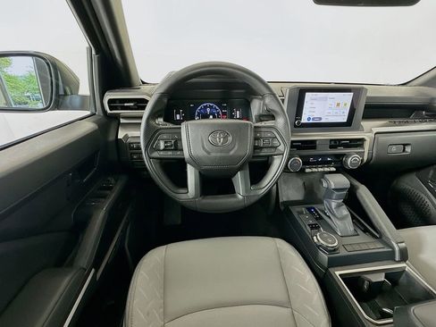 Certified 2025 Toyota Tacoma SR5 image 21