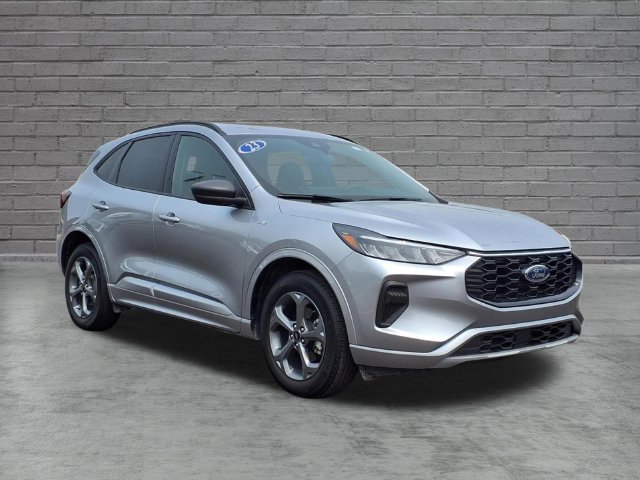 Used 2023 Ford Escape ST-Line w/ Tech Pack #1 AWD/4WD image 4
