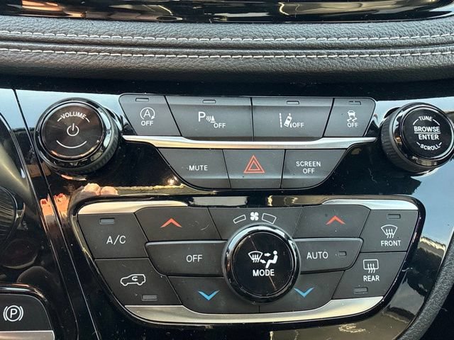 Used 2025 Chrysler Pacifica Limited FWD image 17
