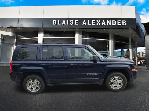 Used 2016 Jeep Patriot Sport w/ Power Value Group FWD image 2