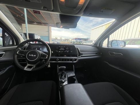 Used 2025 Kia Sportage LX FWD image 33