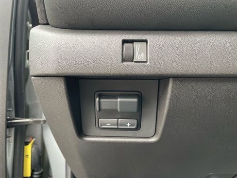 Used 2024 Chevrolet Colorado LT w/ LT Convenience Package III image 13