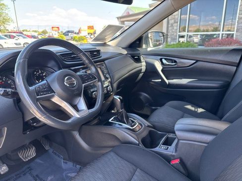 Used 2017 Nissan Rogue SV w/ SV Premium Package AWD/4WD image 25
