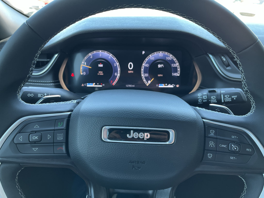 Used 2025 Jeep Grand Cherokee L Laredo RWD image 16