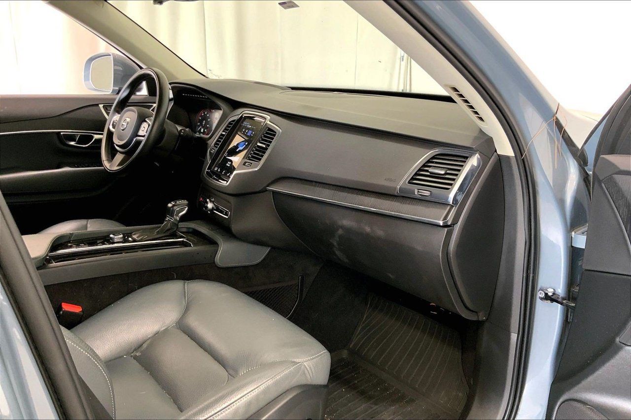 Used 2020 Volvo XC90 T6 Momentum w/ Protection Package Premier AWD/4WD image 28
