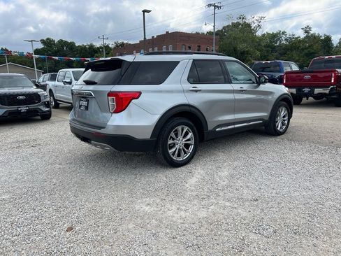 Used 2023 Ford Explorer XLT w/ Equipment Group 202A AWD/4WD image 8