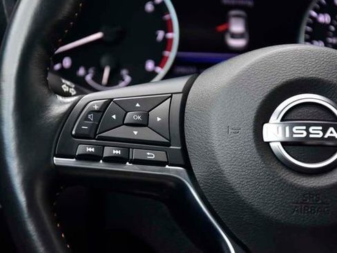 Used 2025 Nissan Sentra SR w/ SR Premium Package image 19