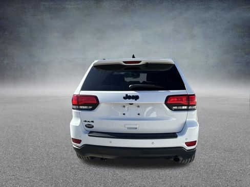 Used 2018 Jeep Grand Cherokee Laredo image 5