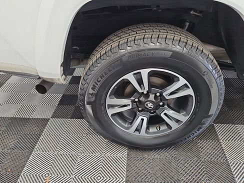 Used 2018 Toyota Tacoma TRD Sport image 7