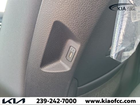 New 2026 Kia Carnival LX FWD image 15