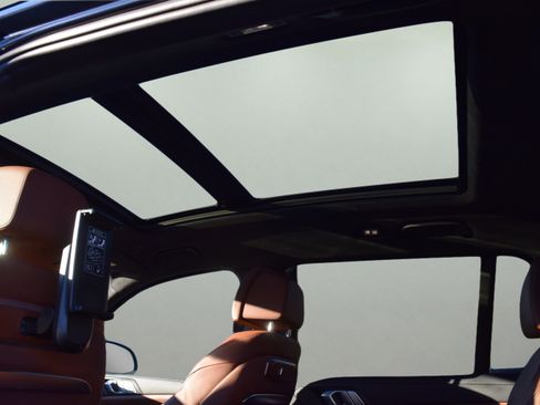 Used 2025 BMW X7 M60i w/ Executive Package image 10