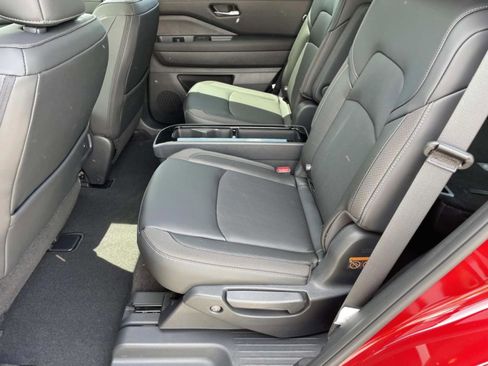 New 2026 Nissan Pathfinder SL FWD image 12