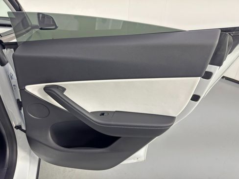 Used 2021 Tesla Model Y Long Range image 45