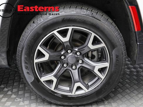 Used 2023 Jeep Wagoneer Series III w/ Preferred Equipment Group image 8