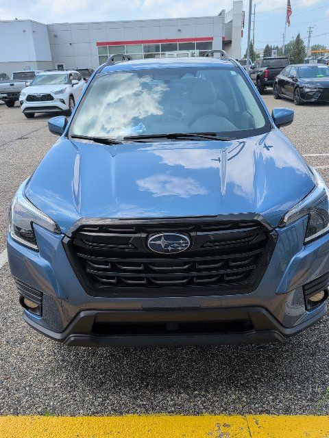 Used 2023 Subaru Forester Premium AWD/4WD image 3