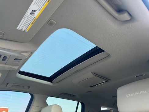 Used 2020 GMC Yukon Denali w/ Denali Ultimate Package image 25