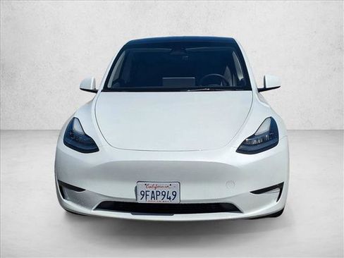 Used 2022 Tesla Model Y Long Range image 2