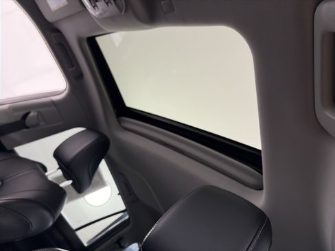 Used 2021 Toyota Highlander Limited AWD/4WD image 18