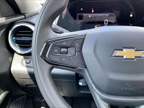 Used 2025 Chevrolet Trax LT FWD image 19