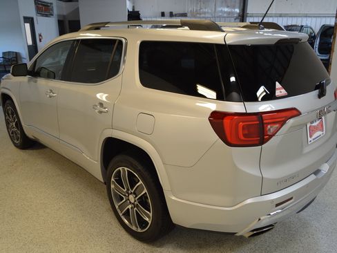 Used 2019 GMC Acadia Denali w/ Technology Package FWD image 5
