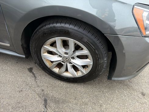 Used 2016 Volkswagen Passat 1.8T S image 4