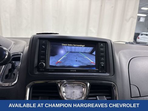 Used 2014 Chrysler Town & Country Touring-L w/ Driver Convenience Group image 20