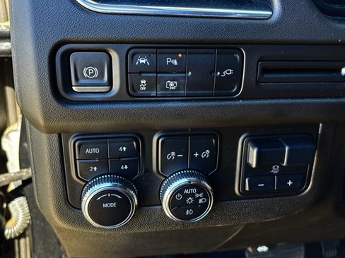 Certified 2022 GMC Yukon SLT w/ SLT Premium Package image 16