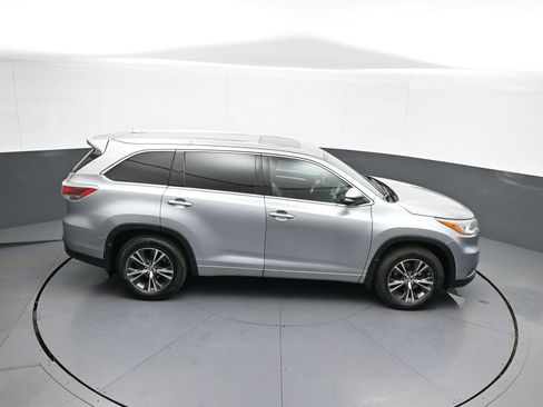 Certified 2016 Toyota Highlander XLE AWD/4WD image 39