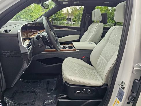 Certified 2025 Cadillac Escalade Sport Platinum AWD/4WD image 23