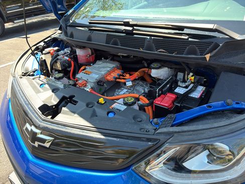 Used 2021 Chevrolet Bolt Premier w/ Infotainment Package FWD image 15