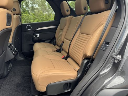 New 2026 Land Rover Discovery Limited Edition AWD/4WD image 28