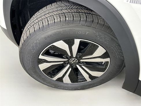 New 2026 Volkswagen Atlas SE image 24