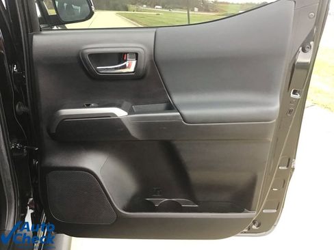 Used 2023 Toyota Tacoma TRD Off-Road w/ Advanced Technology Package image 13