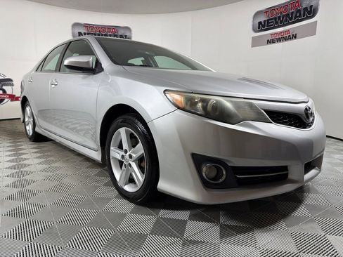 Used 2014 Toyota Camry SE image 1