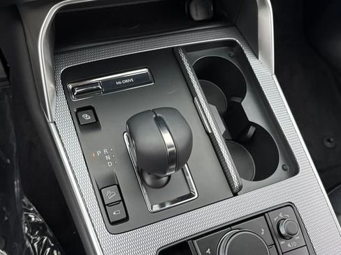 New 2025 MAZDA CX-70 Plug-In Hybrid w/ Premium Plus image 18