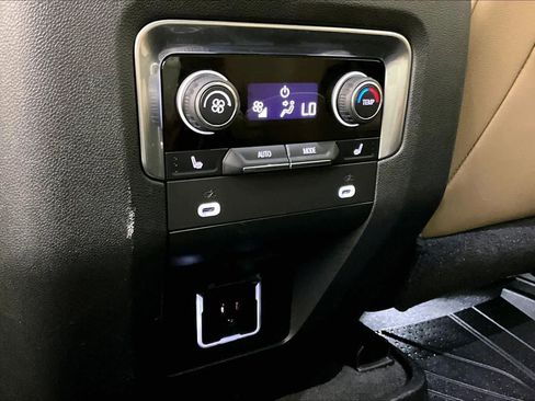 Used 2021 Chevrolet Tahoe Premier w/ Premium Package image 31