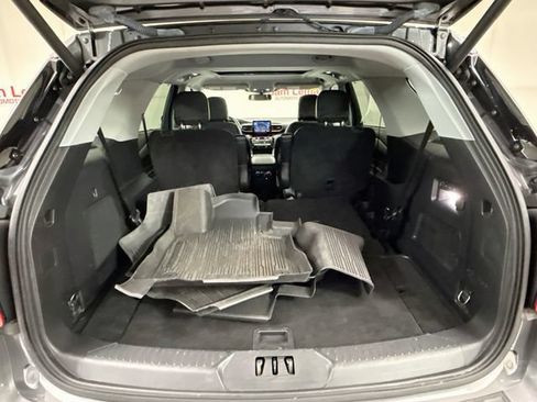 Used 2022 Ford Explorer Limited w/ Equipment Group 301A AWD/4WD image 28