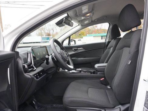 Used 2023 Kia Sportage LX image 27