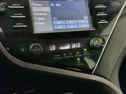 Used 2018 Toyota Camry XSE FWD image 17
