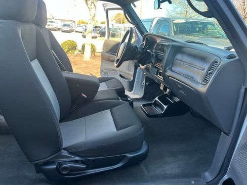 Used 2011 Ford Ranger XLT image 11