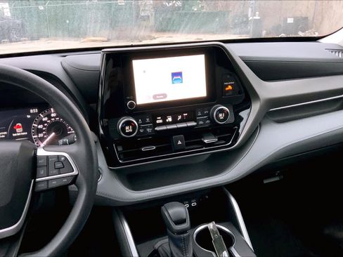 Used 2023 Toyota Highlander L image 6