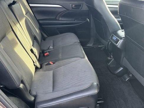 Used 2018 Toyota Highlander Plus image 19