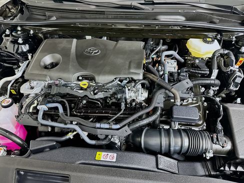 Used 2025 Toyota Camry SE image 30