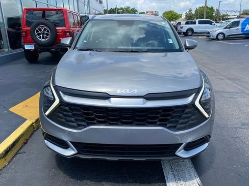 Used 2025 Kia Sportage LX FWD image 3
