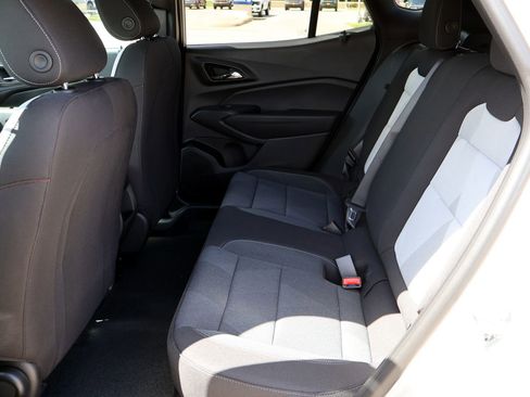 Used 2026 Chevrolet Trax RS w/ Sunroof Package FWD image 7