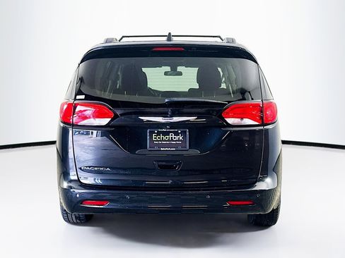 Used 2019 Chrysler Pacifica LX w/ Tire & Wheel Group FWD image 7