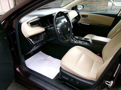 Used 2017 Toyota Avalon XLE image 16